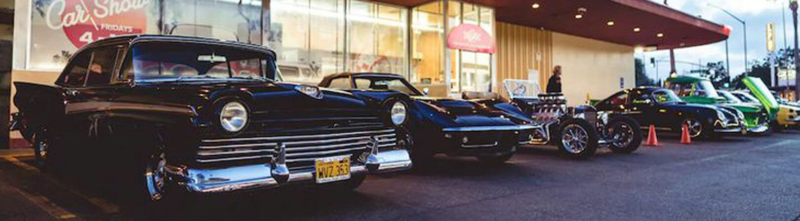 Bob's Big Boy Weekly Classic Car Show